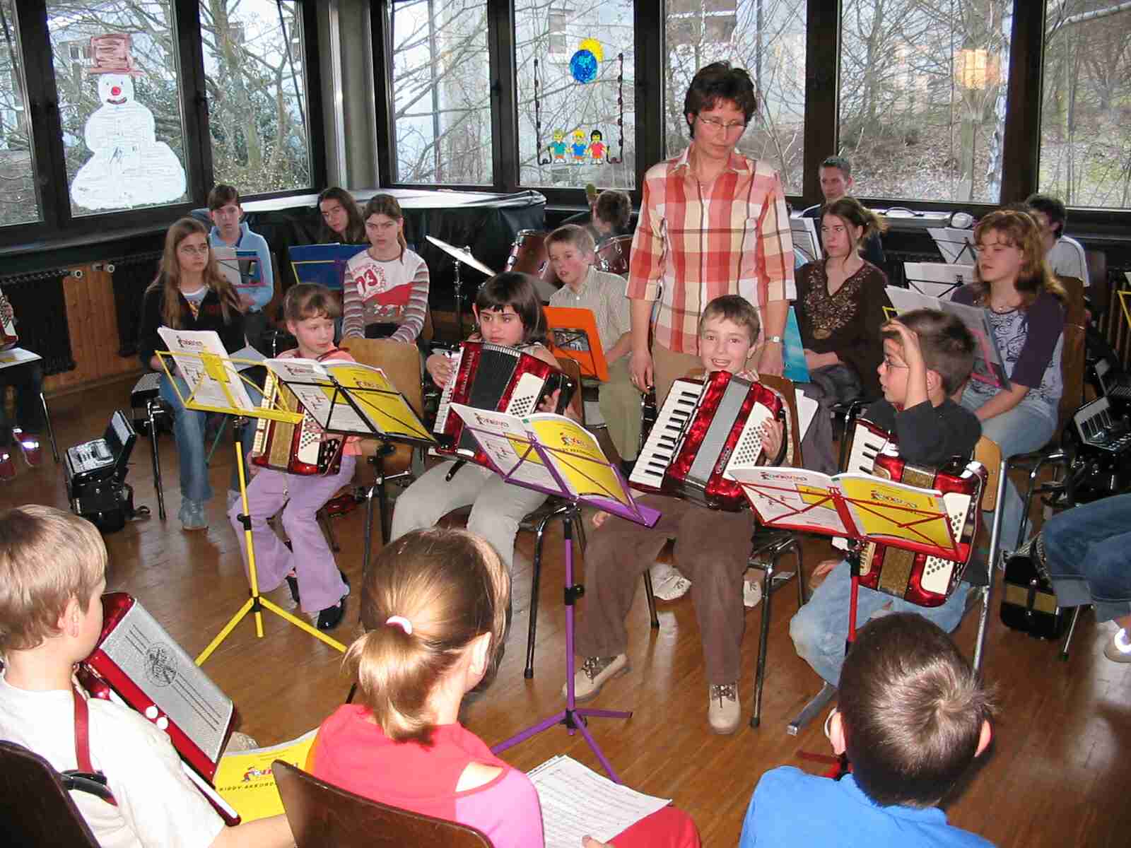 Schon ziemlich fit mit dem Akkordeon waren die Schüler beim Konzert in Oberstenfeld, das im Zuge der Kooperation von Harmonika-Verein Großbottwar und Schule gegeben wurde.