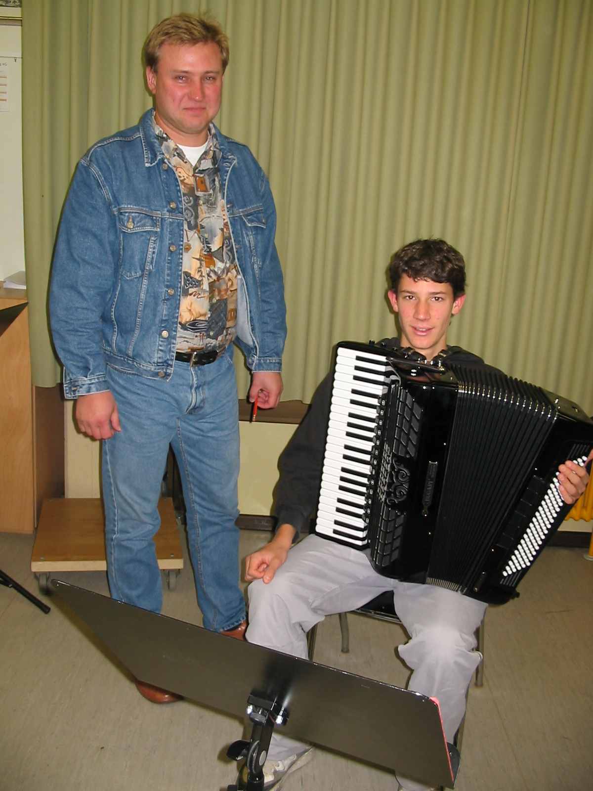 Michael Groß mit seinem Akkordeonlehrer Oleg Grötzinger