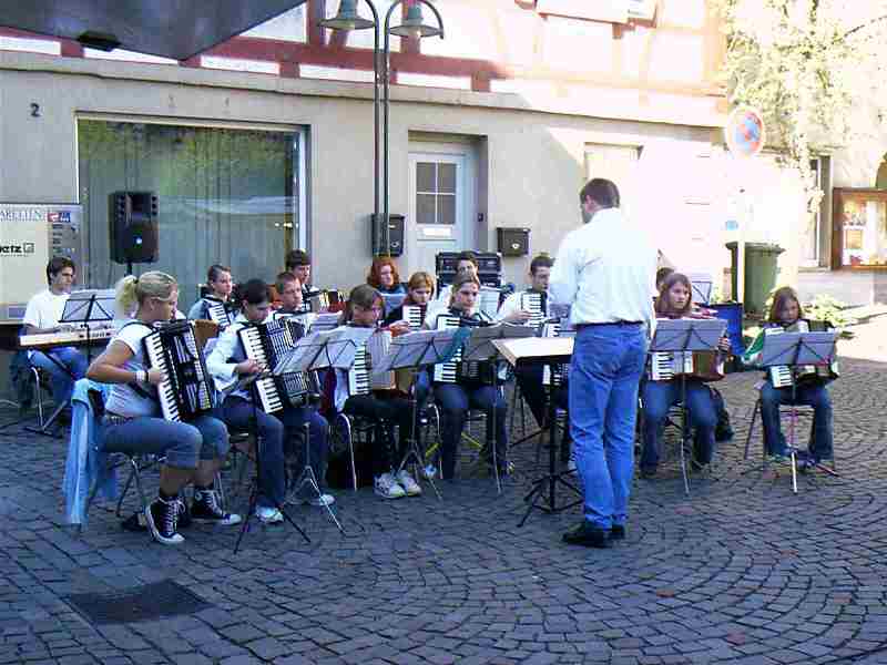 Jugendorchester des HVG mit seinem Dirigenten Oleg Grötzinger